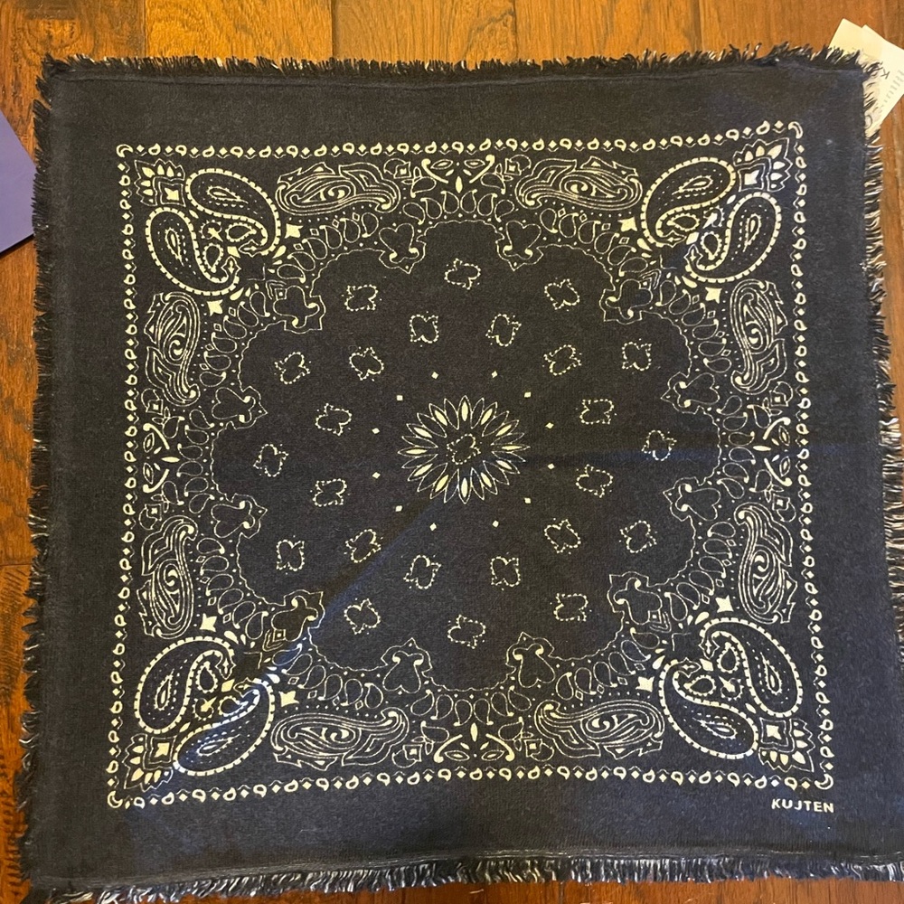 NWT Kujten Navy Blue Paisley Scarf